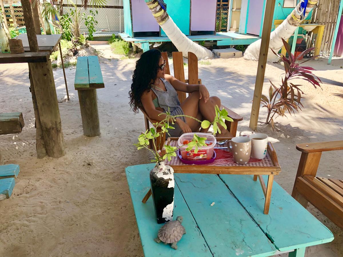 Tropical Oasis Hostel Caye Corker Exterior photo