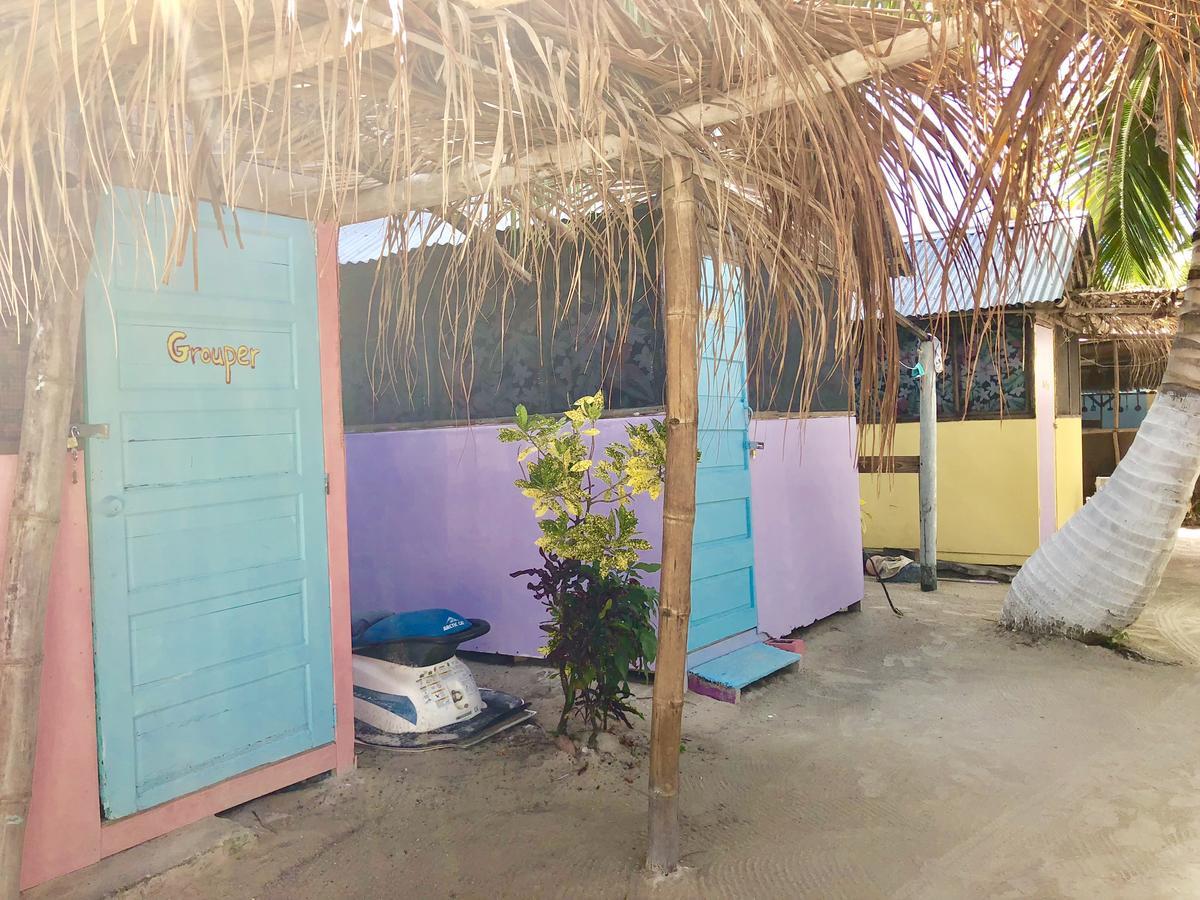 Tropical Oasis Hostel Caye Corker Exterior photo